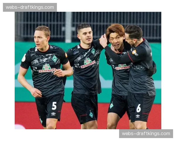 特写：不莱梅老将弗里德尔职业生涯最后一场北方德比后的泪水