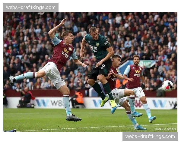 战术复盘:曼联为何在客场被伯恩利逼平?中场失控成最大败因。 战术复盘:曼联为何在客场被伯恩利逼平?中场失控成最大败因。